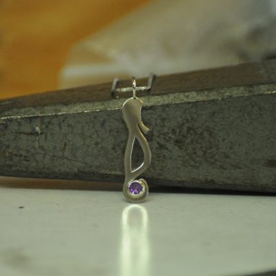 Amethyst and seahorse pendant in 14 karat white gold. By Marcus Ó Broin Jewellery, Kelowna, BC