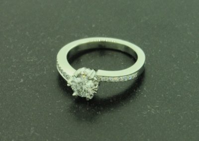 Diamond engagement ring in white gold. By Marcus Ó Broin Jewellery, Kelowna, BC